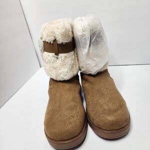 B by GUESS ADDALYN Womens Fur Boot, in Medium Natural Color, Size 7, BRAND NEW